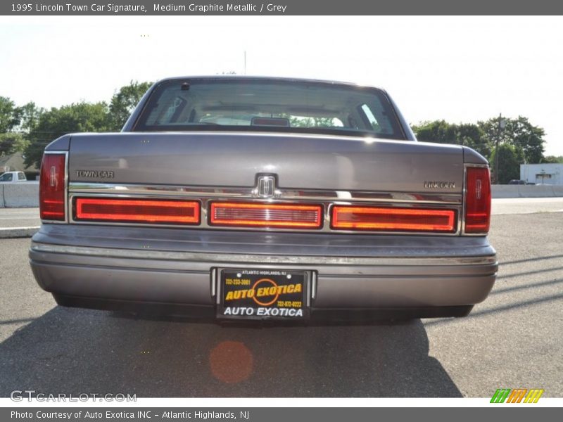 Medium Graphite Metallic / Grey 1995 Lincoln Town Car Signature