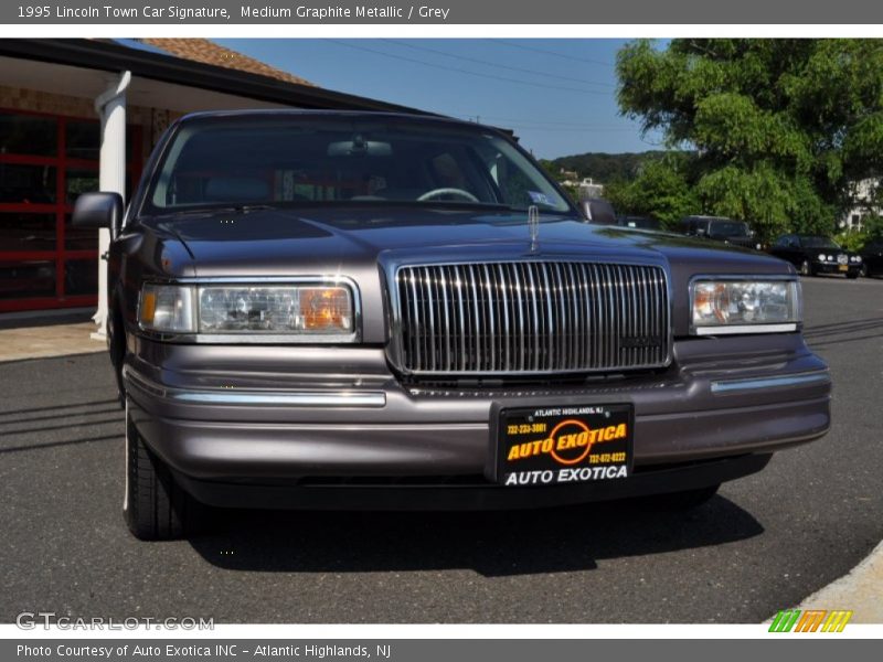 Medium Graphite Metallic / Grey 1995 Lincoln Town Car Signature