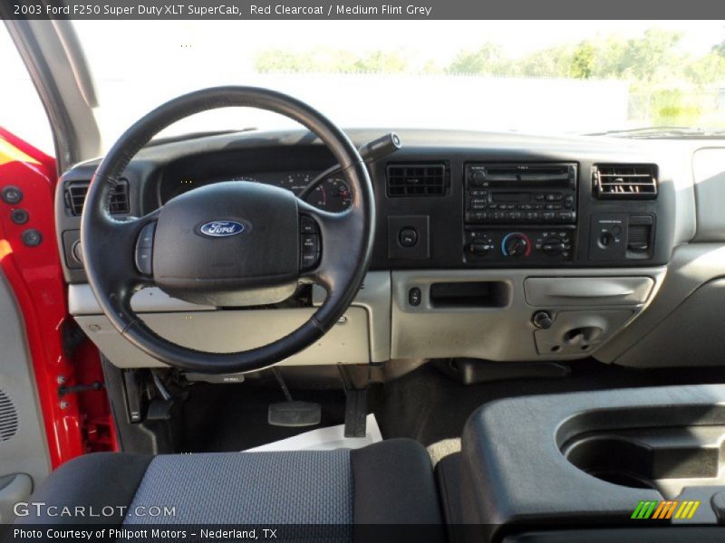 Dashboard of 2003 F250 Super Duty XLT SuperCab