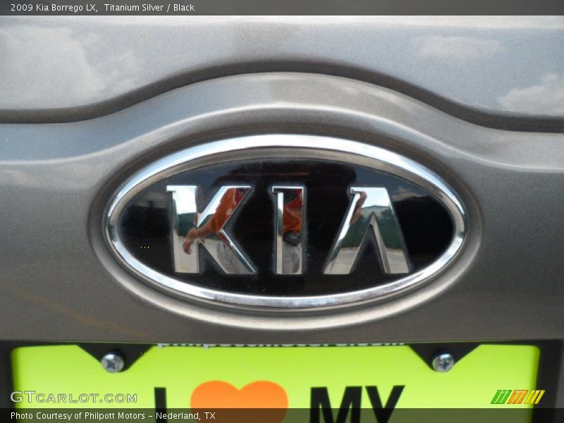 Titanium Silver / Black 2009 Kia Borrego LX