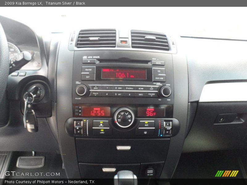 Titanium Silver / Black 2009 Kia Borrego LX