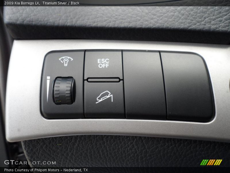 Titanium Silver / Black 2009 Kia Borrego LX