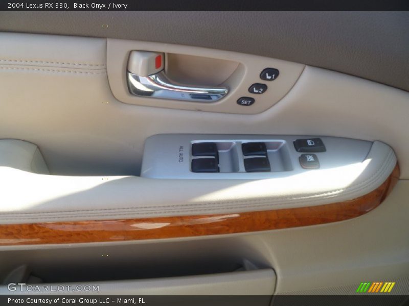 Black Onyx / Ivory 2004 Lexus RX 330