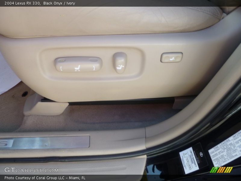 Black Onyx / Ivory 2004 Lexus RX 330