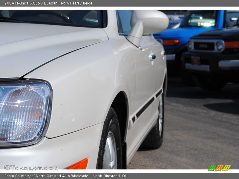 Ivory Pearl / Beige 2004 Hyundai XG350 L Sedan