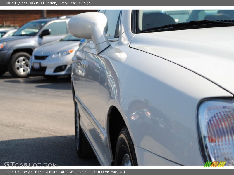 Ivory Pearl / Beige 2004 Hyundai XG350 L Sedan