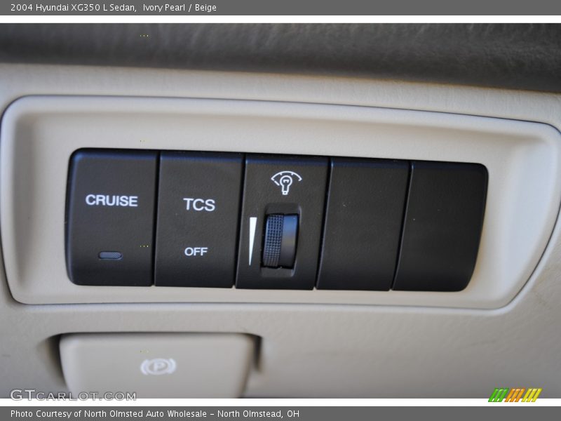 Ivory Pearl / Beige 2004 Hyundai XG350 L Sedan