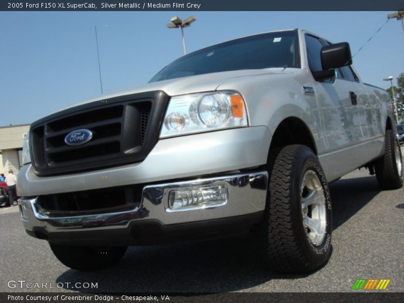 Silver Metallic / Medium Flint Grey 2005 Ford F150 XL SuperCab