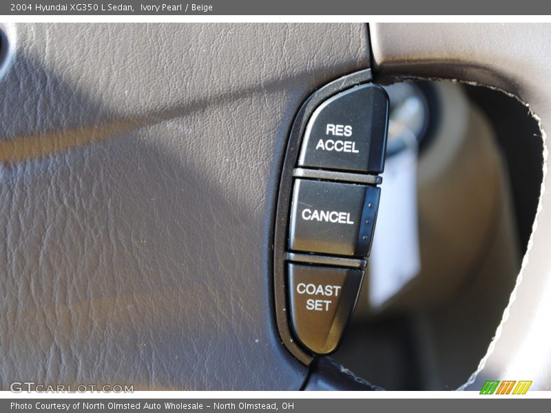 Ivory Pearl / Beige 2004 Hyundai XG350 L Sedan
