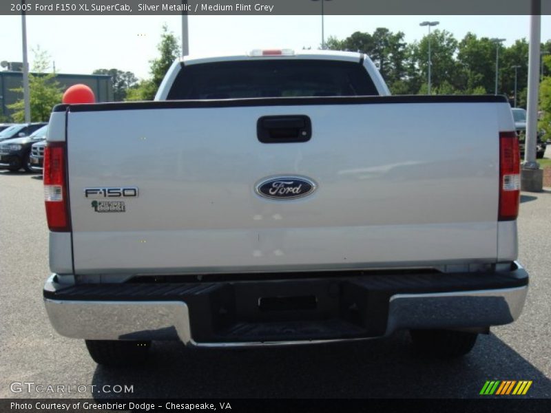 Silver Metallic / Medium Flint Grey 2005 Ford F150 XL SuperCab
