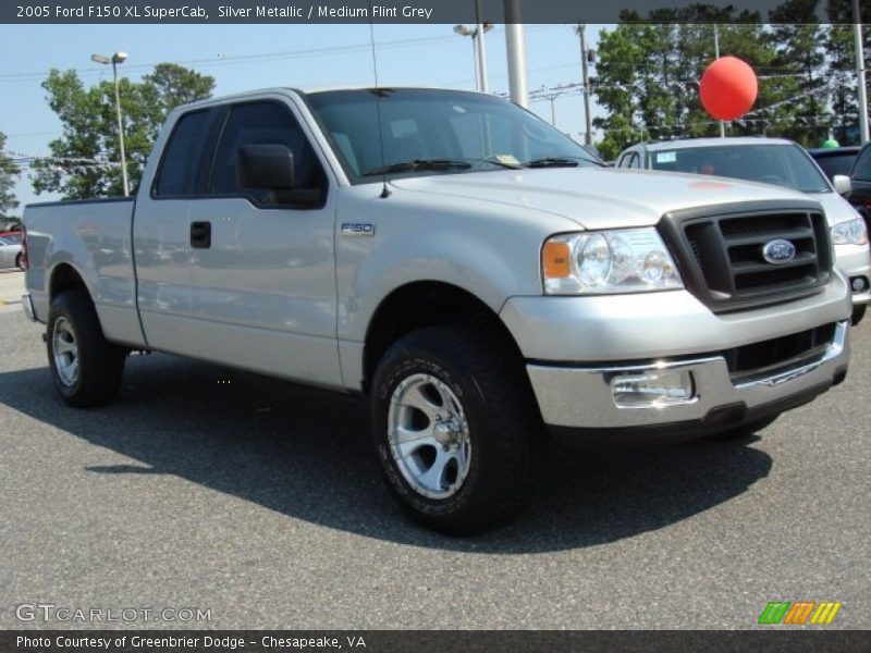 Silver Metallic / Medium Flint Grey 2005 Ford F150 XL SuperCab