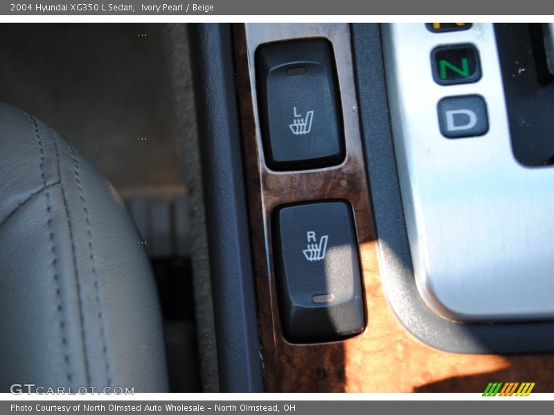 Ivory Pearl / Beige 2004 Hyundai XG350 L Sedan