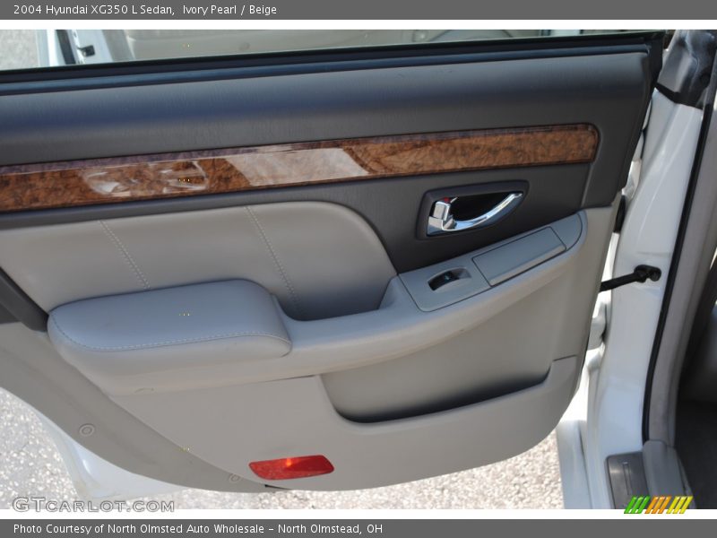Ivory Pearl / Beige 2004 Hyundai XG350 L Sedan