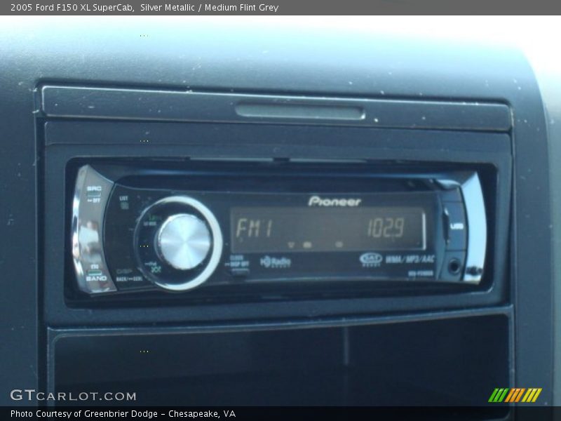 Silver Metallic / Medium Flint Grey 2005 Ford F150 XL SuperCab