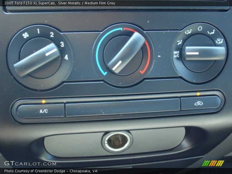 Silver Metallic / Medium Flint Grey 2005 Ford F150 XL SuperCab