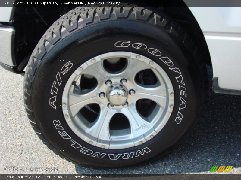 Silver Metallic / Medium Flint Grey 2005 Ford F150 XL SuperCab