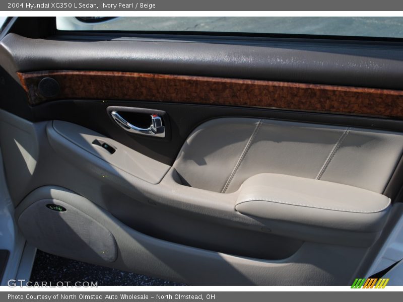 Ivory Pearl / Beige 2004 Hyundai XG350 L Sedan