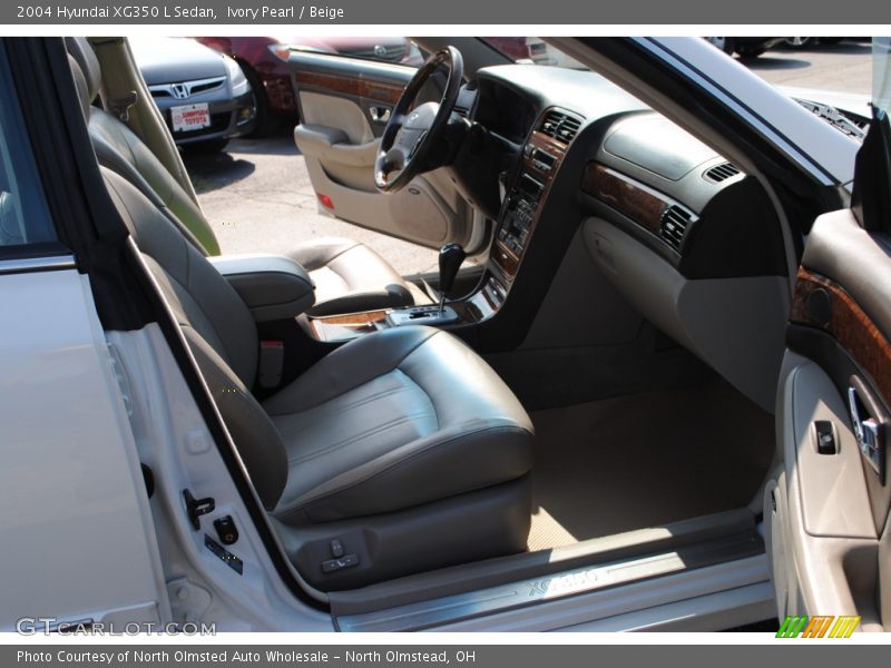 Ivory Pearl / Beige 2004 Hyundai XG350 L Sedan