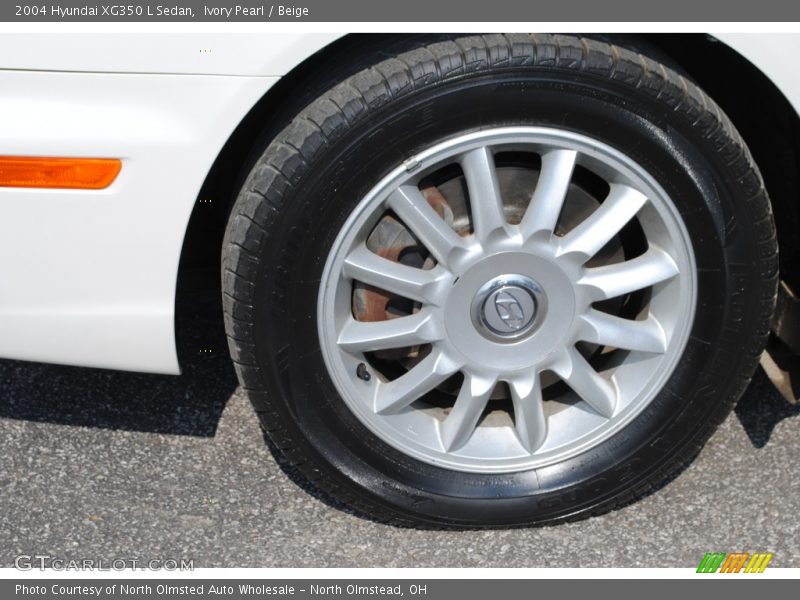 Ivory Pearl / Beige 2004 Hyundai XG350 L Sedan