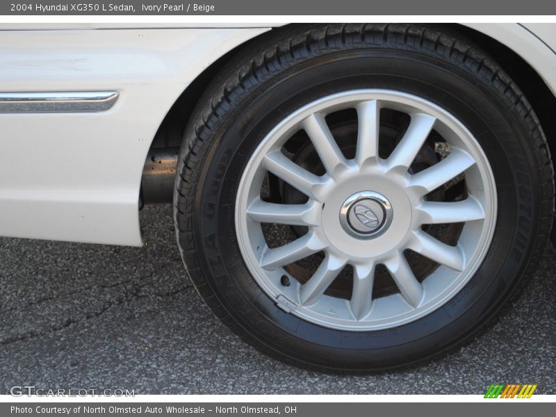 Ivory Pearl / Beige 2004 Hyundai XG350 L Sedan