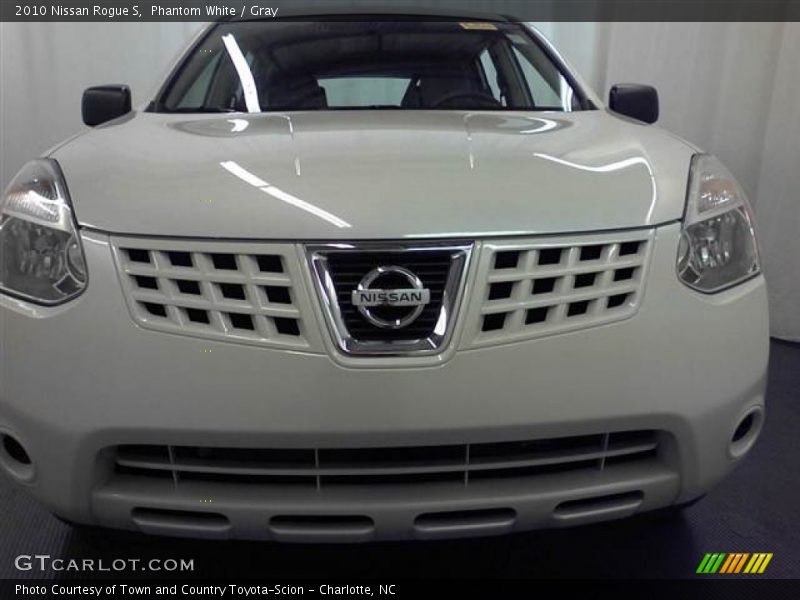 Phantom White / Gray 2010 Nissan Rogue S