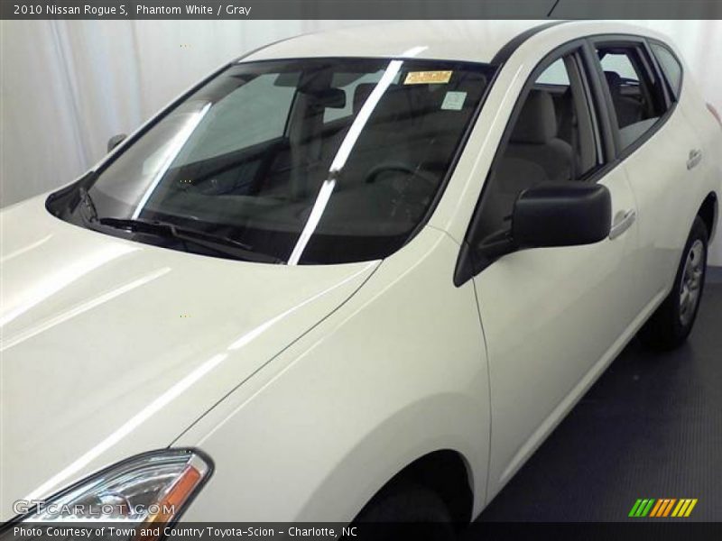 Phantom White / Gray 2010 Nissan Rogue S