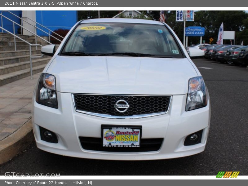 Aspen White / Charcoal 2011 Nissan Sentra 2.0 SR