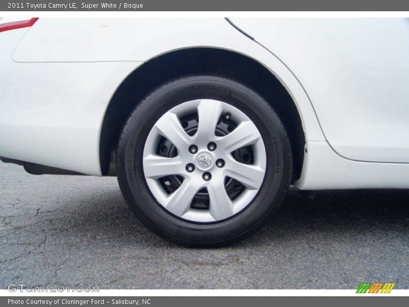 Super White / Bisque 2011 Toyota Camry LE