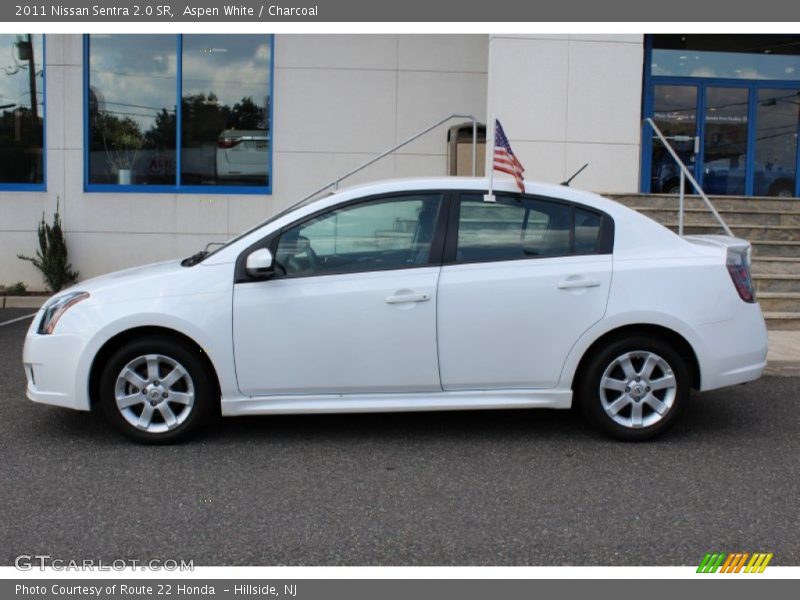 Aspen White / Charcoal 2011 Nissan Sentra 2.0 SR