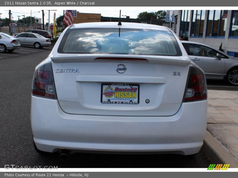 Aspen White / Charcoal 2011 Nissan Sentra 2.0 SR