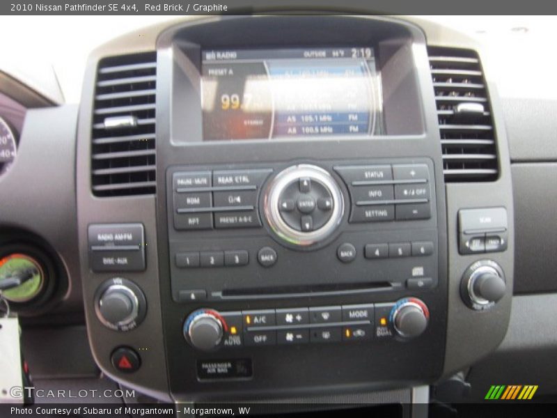 Controls of 2010 Pathfinder SE 4x4