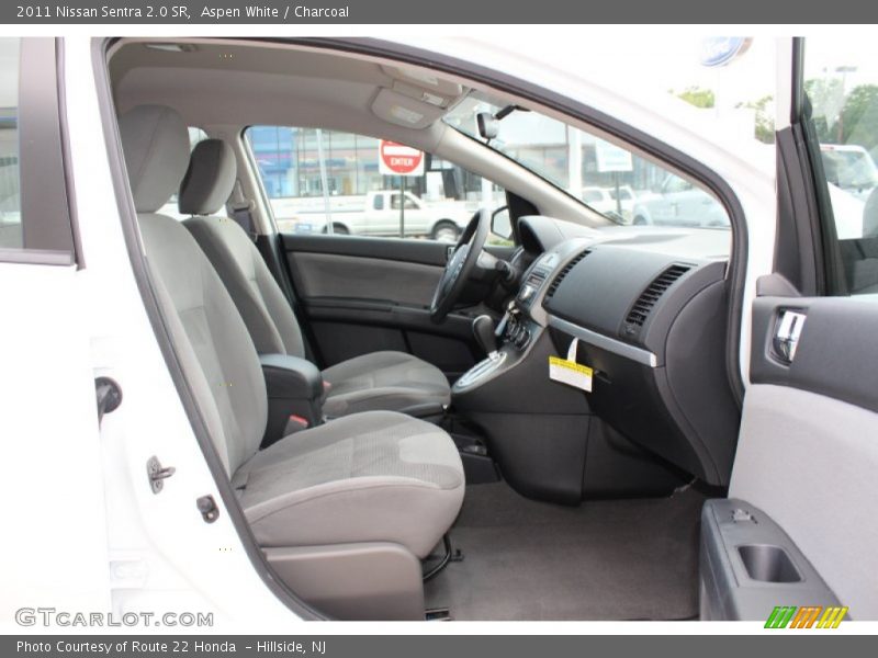 Aspen White / Charcoal 2011 Nissan Sentra 2.0 SR