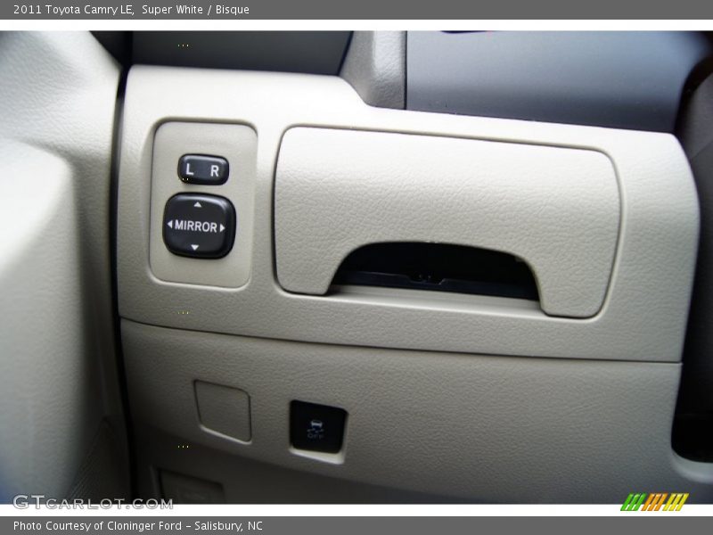 Super White / Bisque 2011 Toyota Camry LE