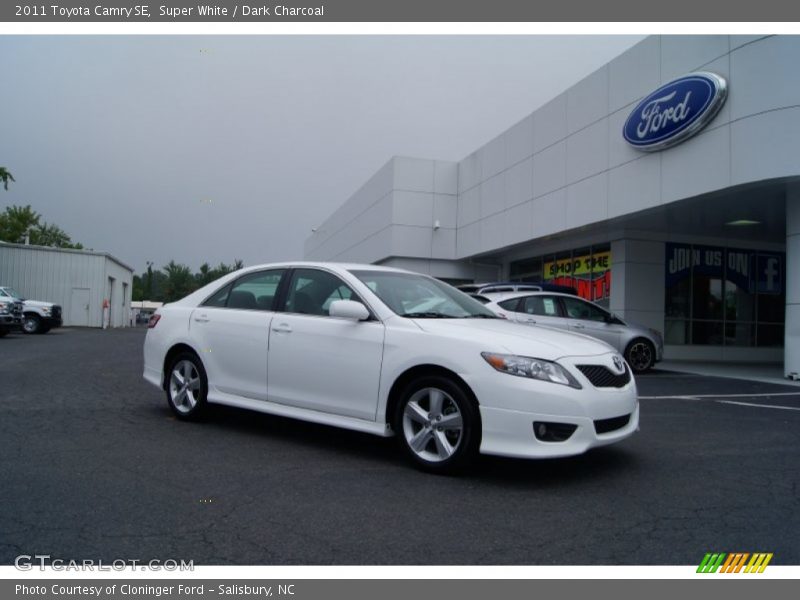 Super White / Dark Charcoal 2011 Toyota Camry SE