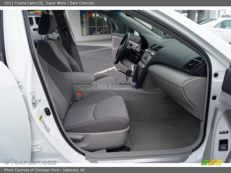Super White / Dark Charcoal 2011 Toyota Camry SE