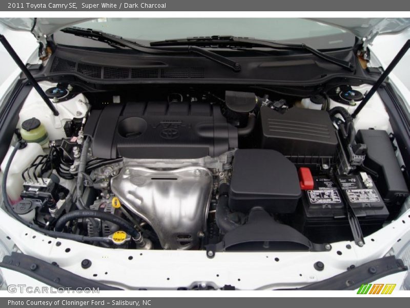 Super White / Dark Charcoal 2011 Toyota Camry SE