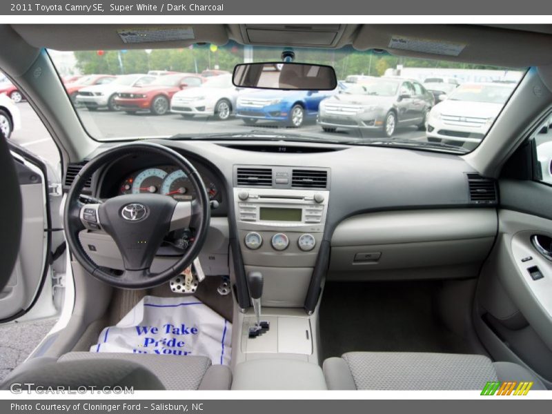 Super White / Dark Charcoal 2011 Toyota Camry SE