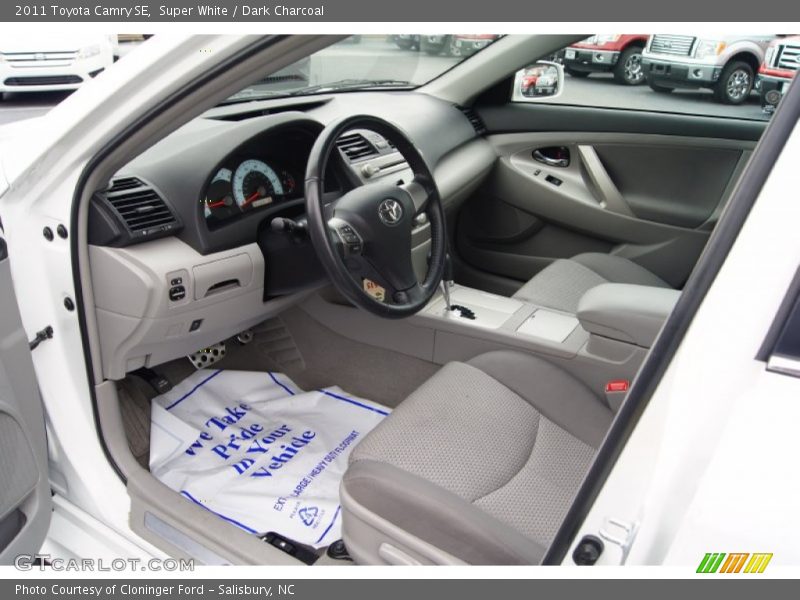 Super White / Dark Charcoal 2011 Toyota Camry SE