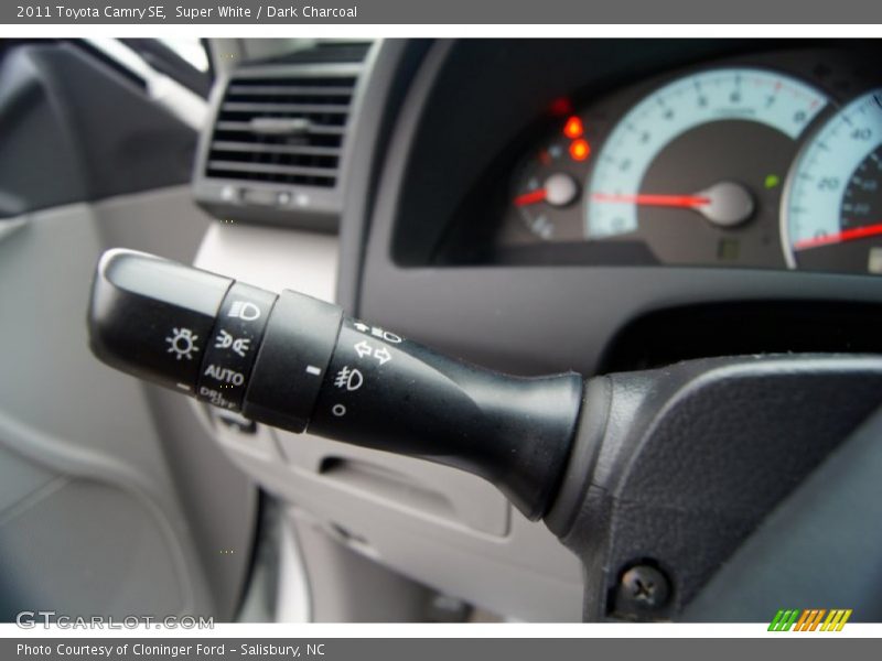 Super White / Dark Charcoal 2011 Toyota Camry SE