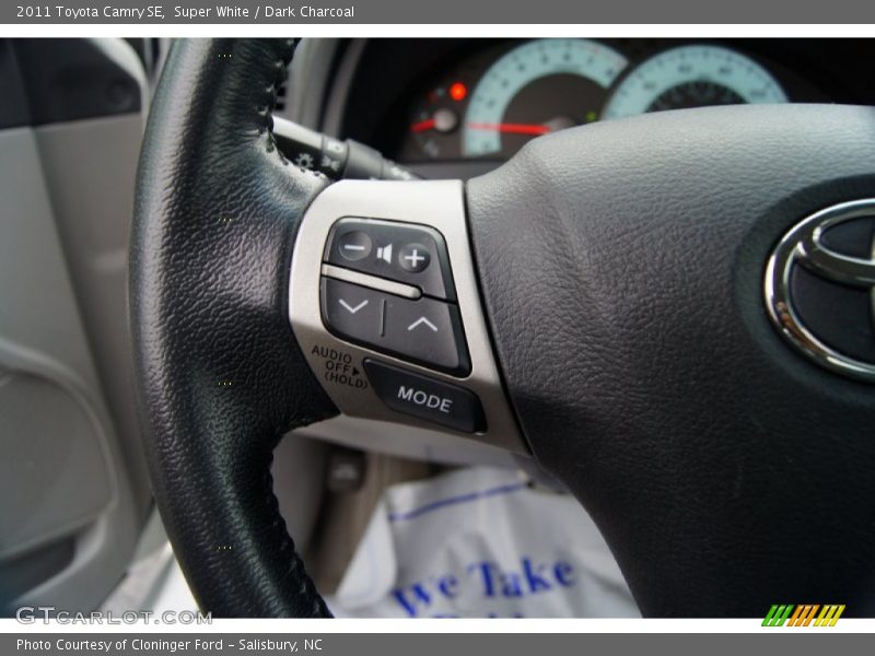 Super White / Dark Charcoal 2011 Toyota Camry SE