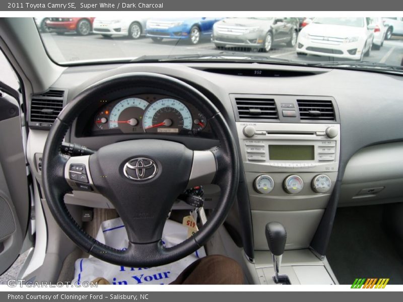 Super White / Dark Charcoal 2011 Toyota Camry SE