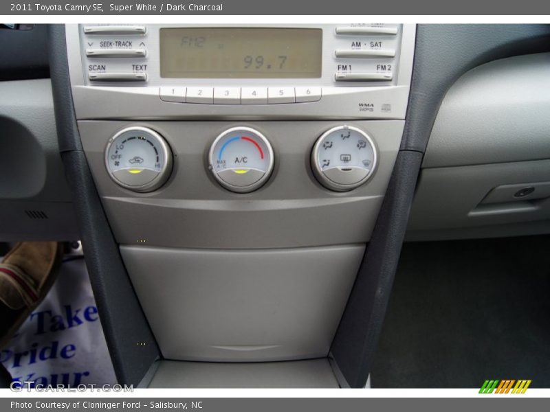 Super White / Dark Charcoal 2011 Toyota Camry SE
