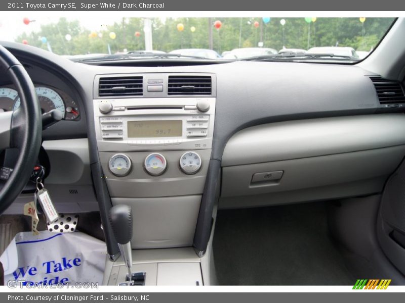 Super White / Dark Charcoal 2011 Toyota Camry SE