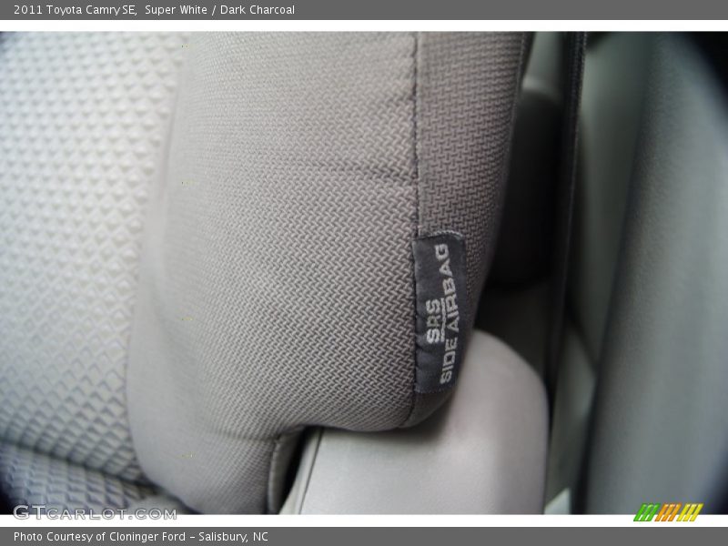 Super White / Dark Charcoal 2011 Toyota Camry SE