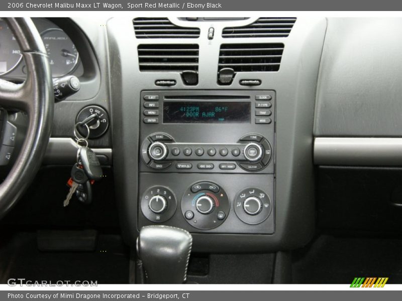 Controls of 2006 Malibu Maxx LT Wagon