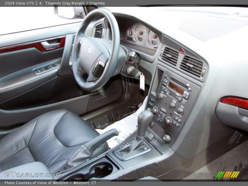  2004 V70 2.4 Graphite Interior