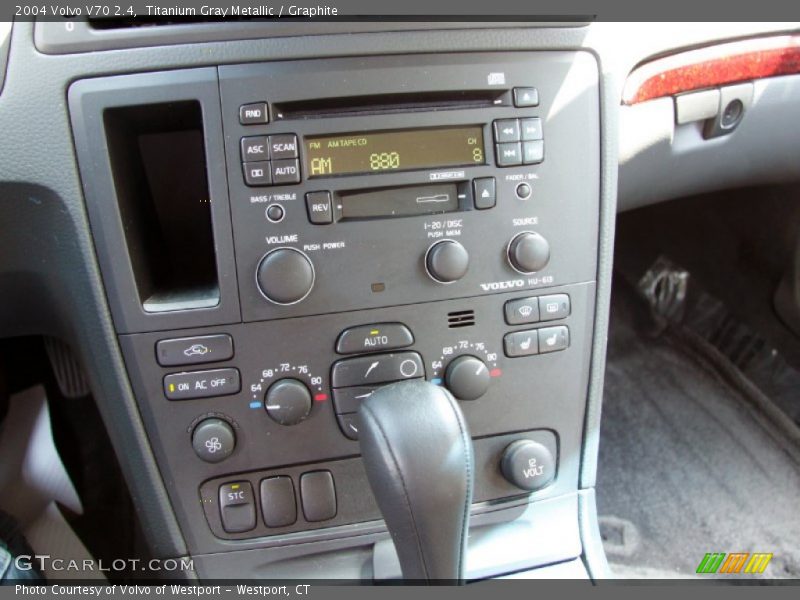 Controls of 2004 V70 2.4