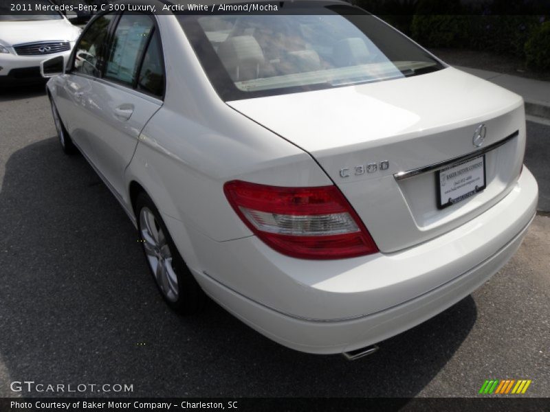 Arctic White / Almond/Mocha 2011 Mercedes-Benz C 300 Luxury
