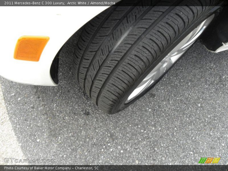 Arctic White / Almond/Mocha 2011 Mercedes-Benz C 300 Luxury
