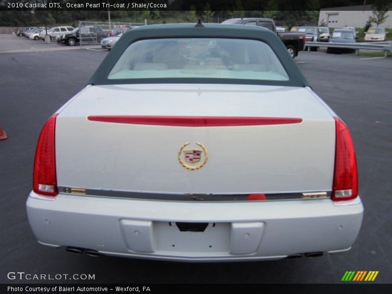Ocean Pearl Tri-coat / Shale/Cocoa 2010 Cadillac DTS